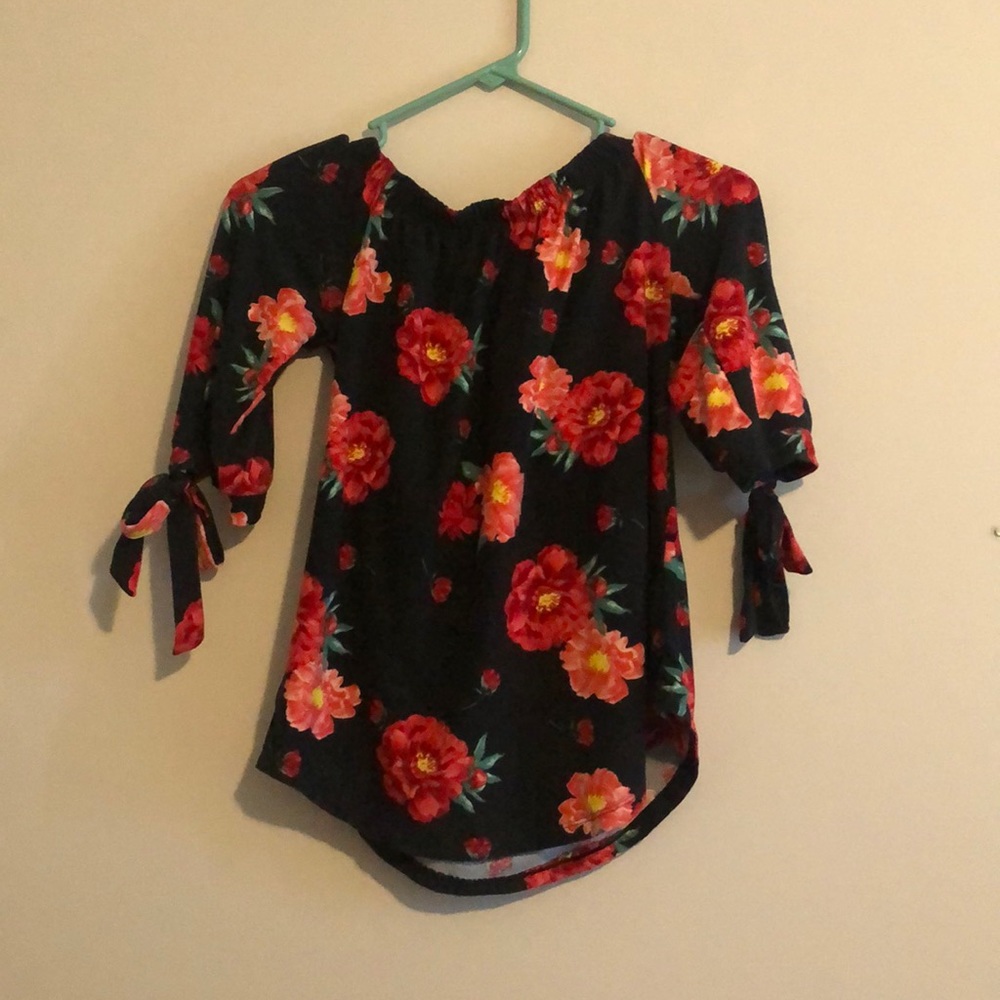 NO BOUNDARIES off the shoulder floral shirt